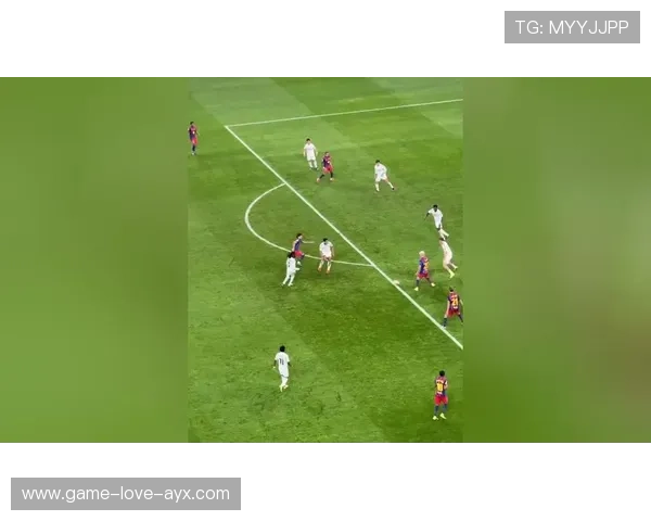 拉菲尼亚门前凌空抽射巴萨胜出